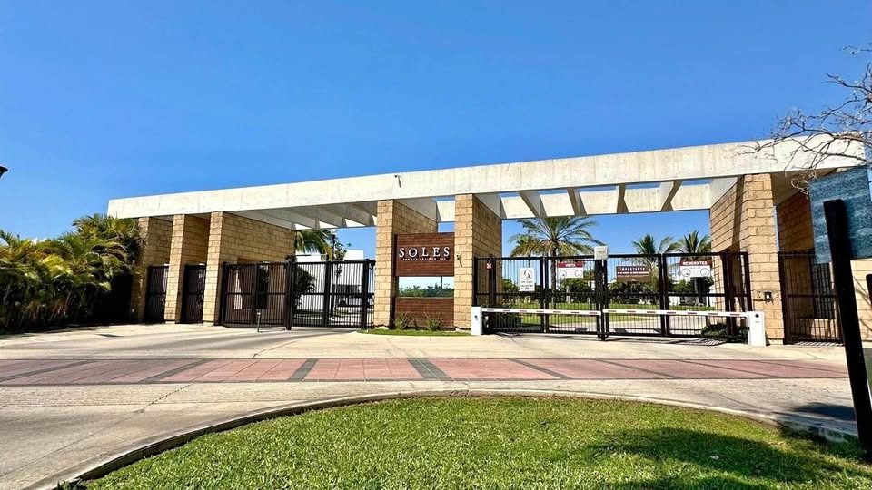 Acceso controlado del fraccionamiento Soles Parque Residencial en Cerritos, Mazatlán