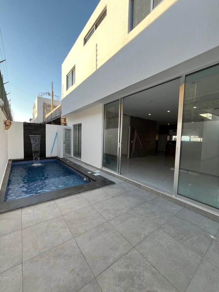 Alberca en el patio de la casa en venta en Altabrisa Residencial