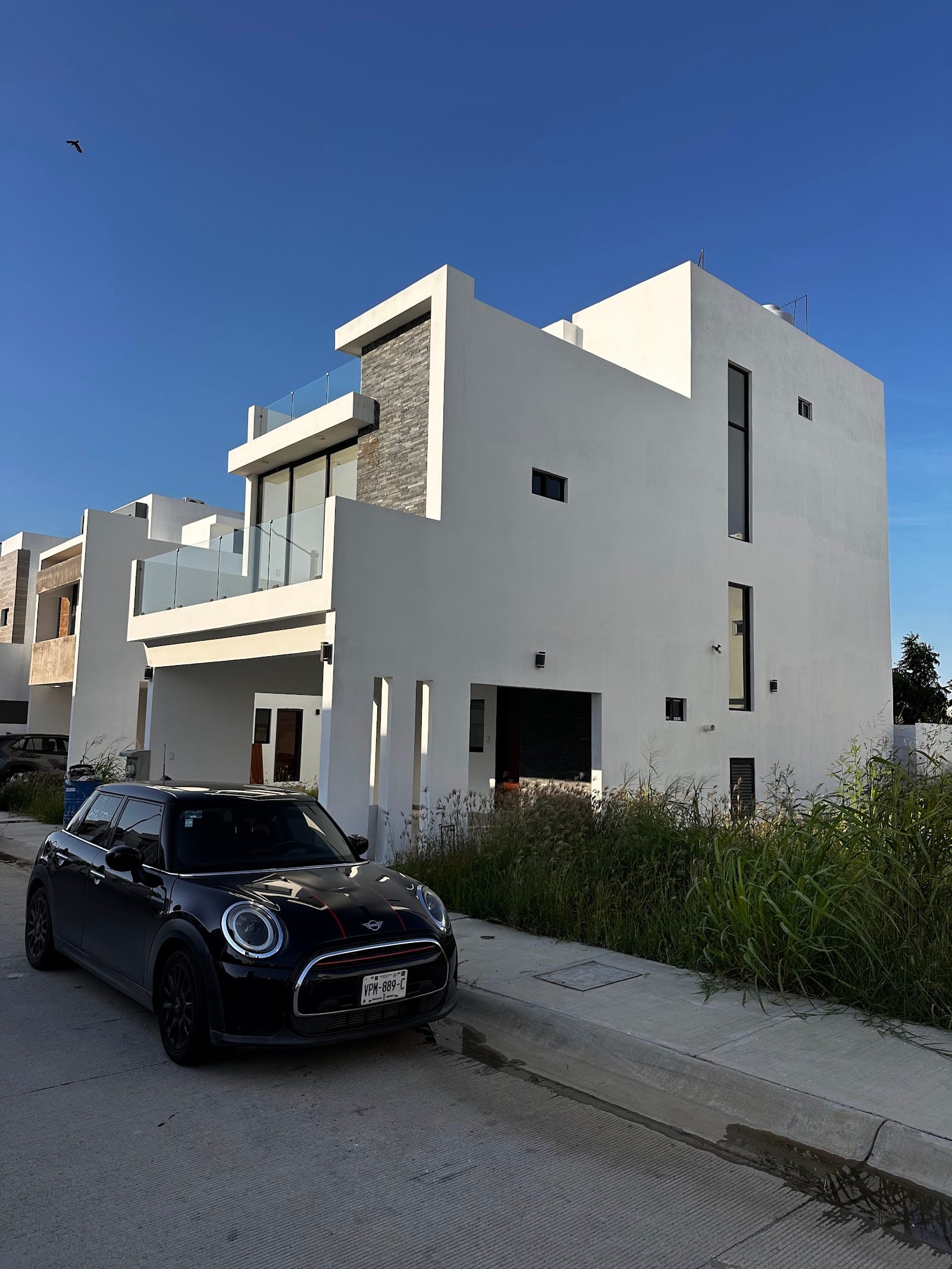 Fachada moderna de casa en venta en Neovita Residencial, Mazatlán