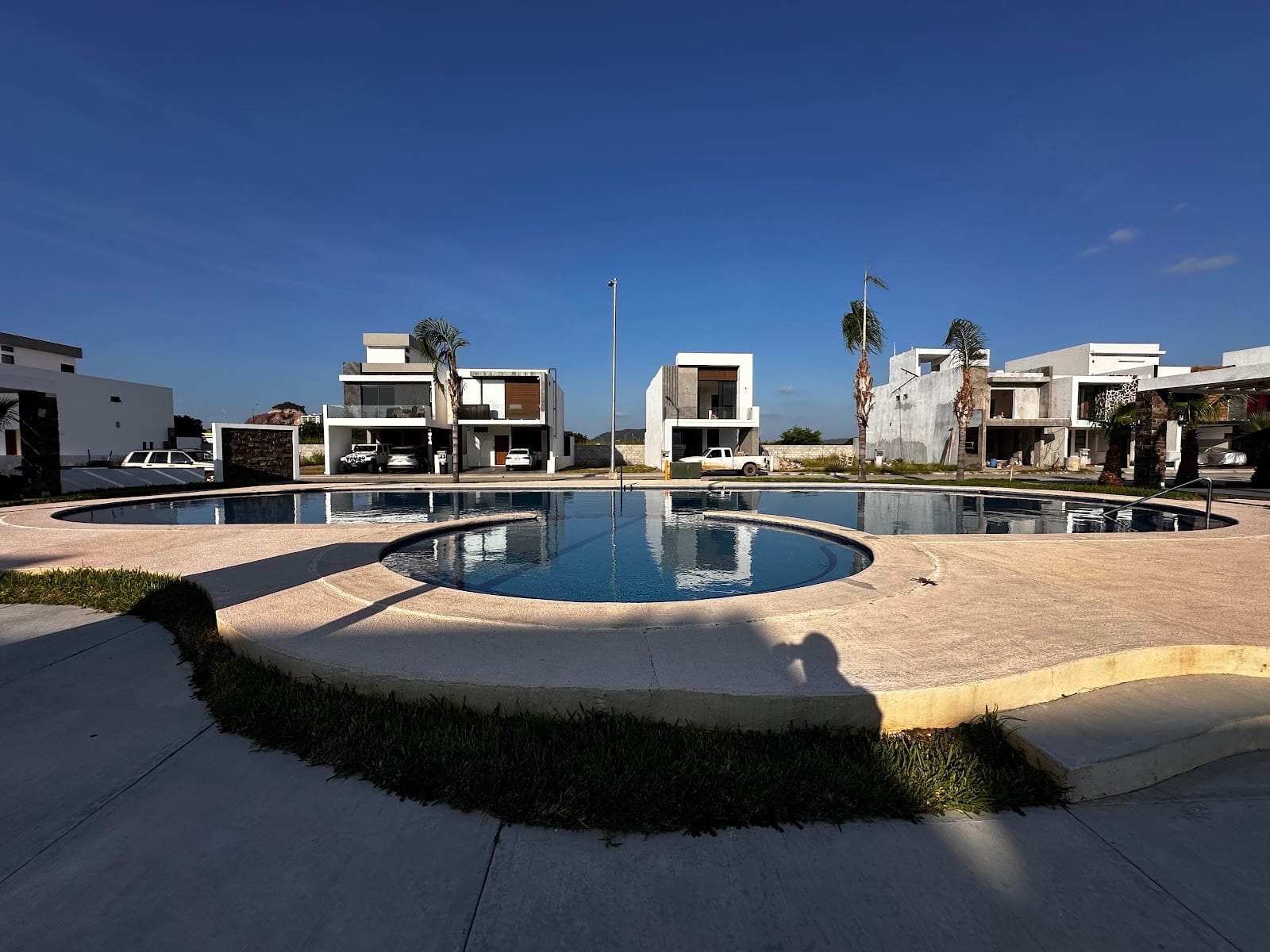 Área de alberca y terraza del fraccionamiento Neovita Residencial