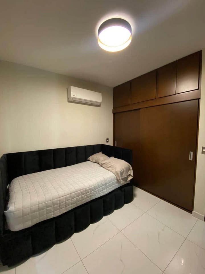 Recámara amueblada en casa de Quinta Real, Villa Galaxia