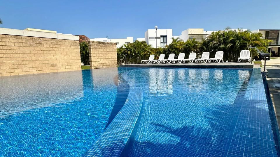 Alberca común del fraccionamiento Soles Parque Residencial en Cerritos, Mazatlán