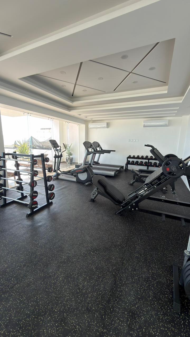 Gimnasio equipado del condominio Grand Sunset frente al mar en Mazatlán