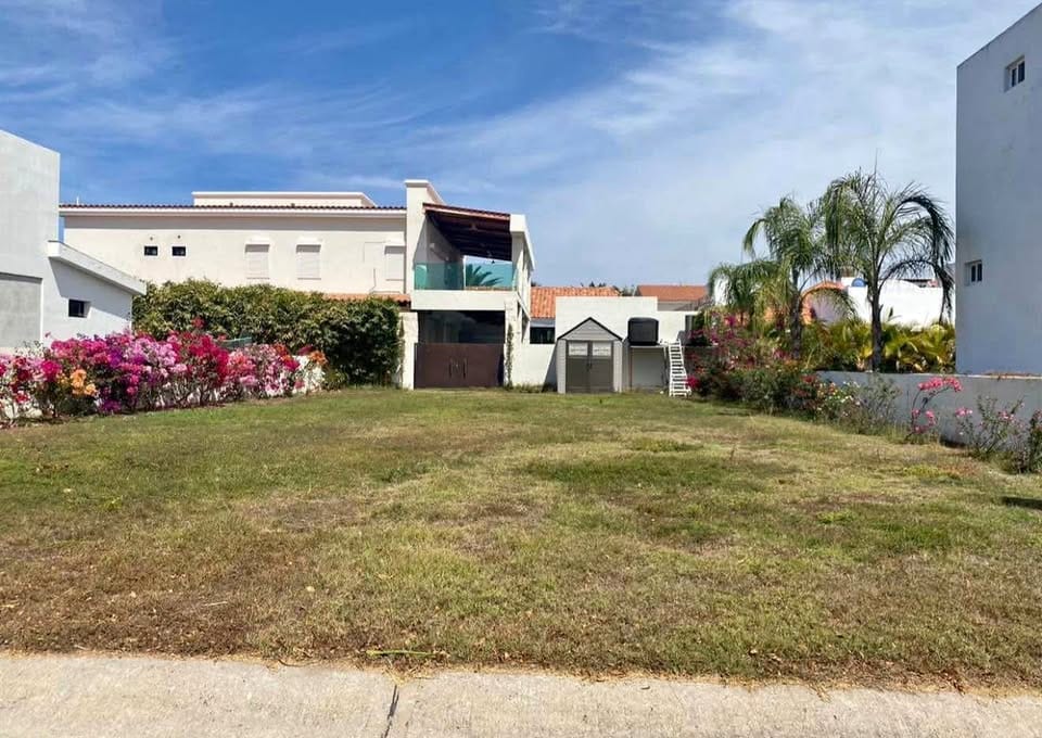 Terreno de 350 m² en venta en Marina Real, a pie de la marina en Mazatlán